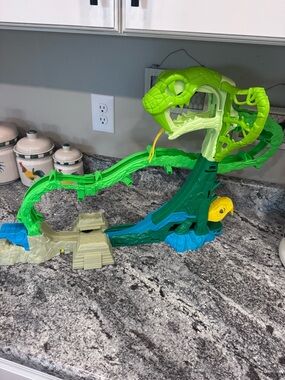Snake Chase Track Playset - Green by